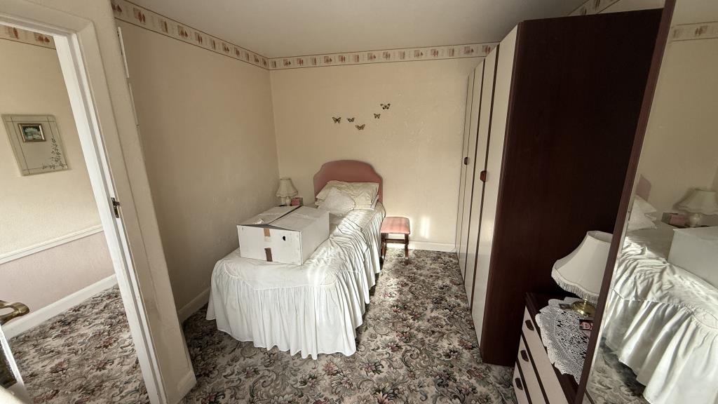 Lot: 62 - SEMI-DETACHED BUNGALOW WITH POTENTIAL - Internal image of bedroom at front